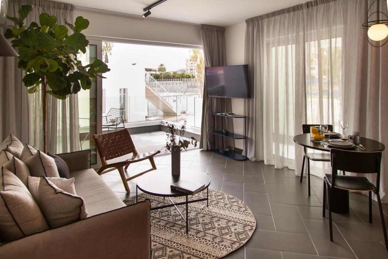 LIV Urban Suites Larnaca Bagian luar foto