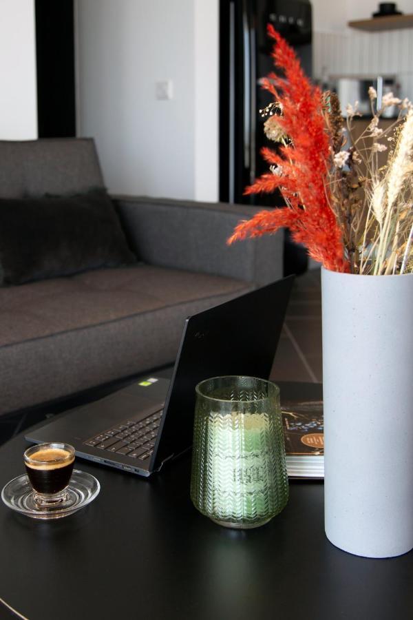 LIV Urban Suites Larnaca Bagian luar foto