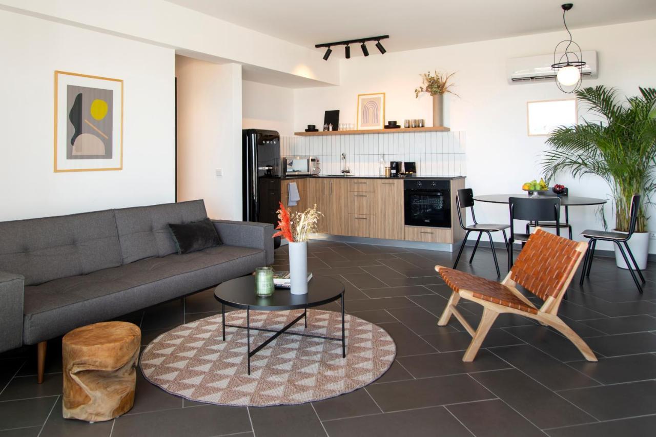 LIV Urban Suites Larnaca Bagian luar foto