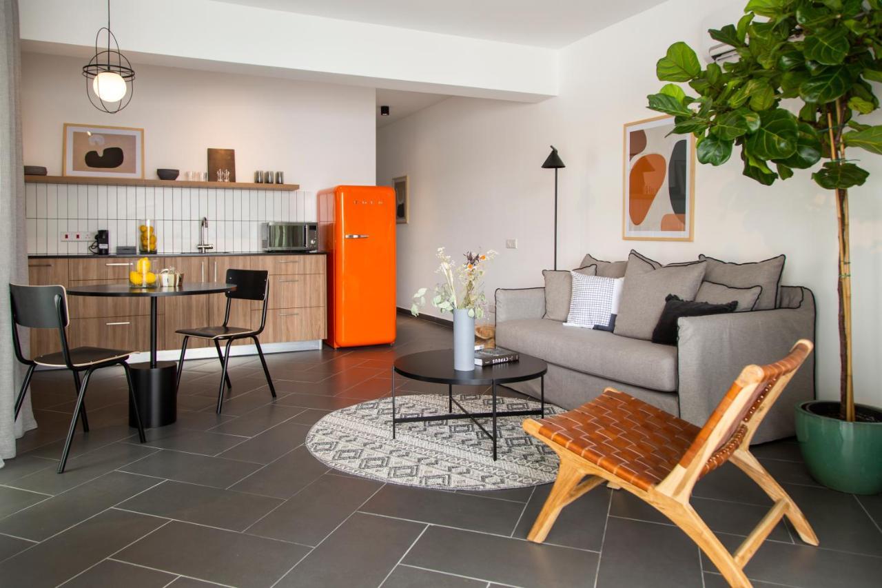 LIV Urban Suites Larnaca Bagian luar foto