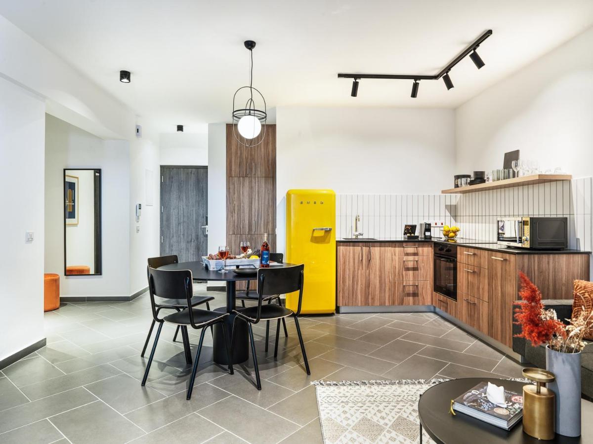 LIV Urban Suites Larnaca Bagian luar foto