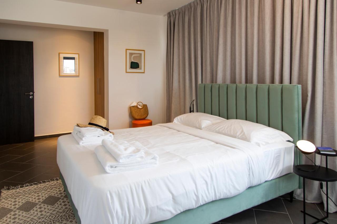 LIV Urban Suites Larnaca Bagian luar foto
