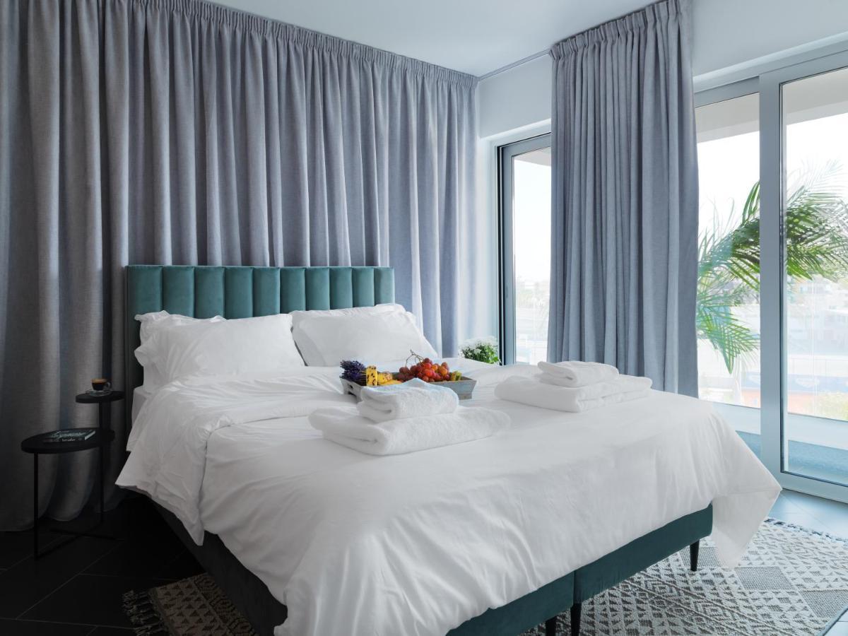 LIV Urban Suites Larnaca Bagian luar foto