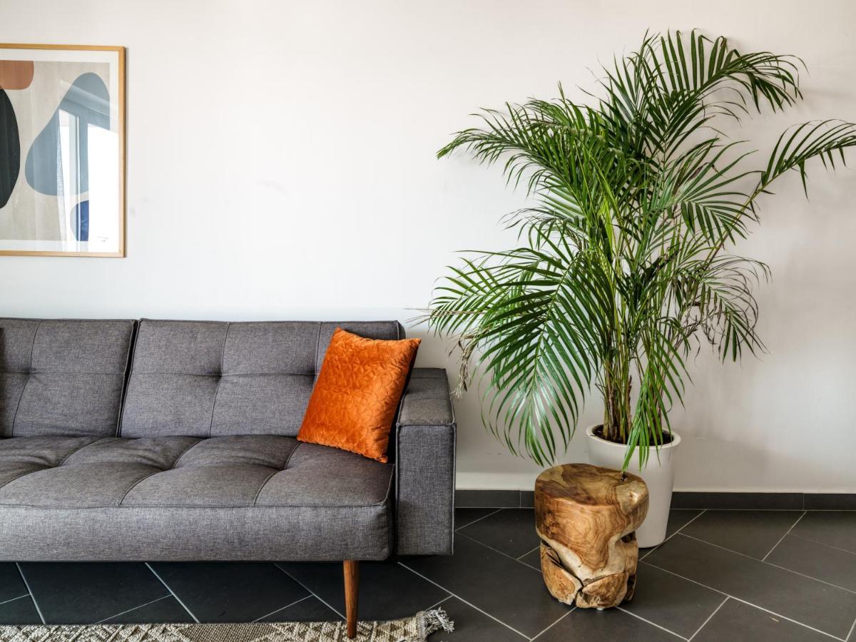 LIV Urban Suites Larnaca Bagian luar foto