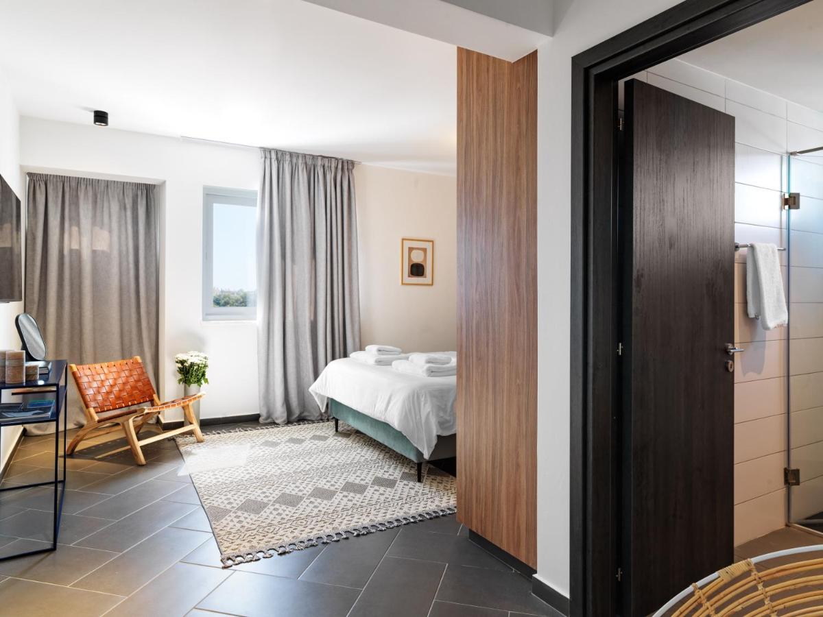 LIV Urban Suites Larnaca Bagian luar foto