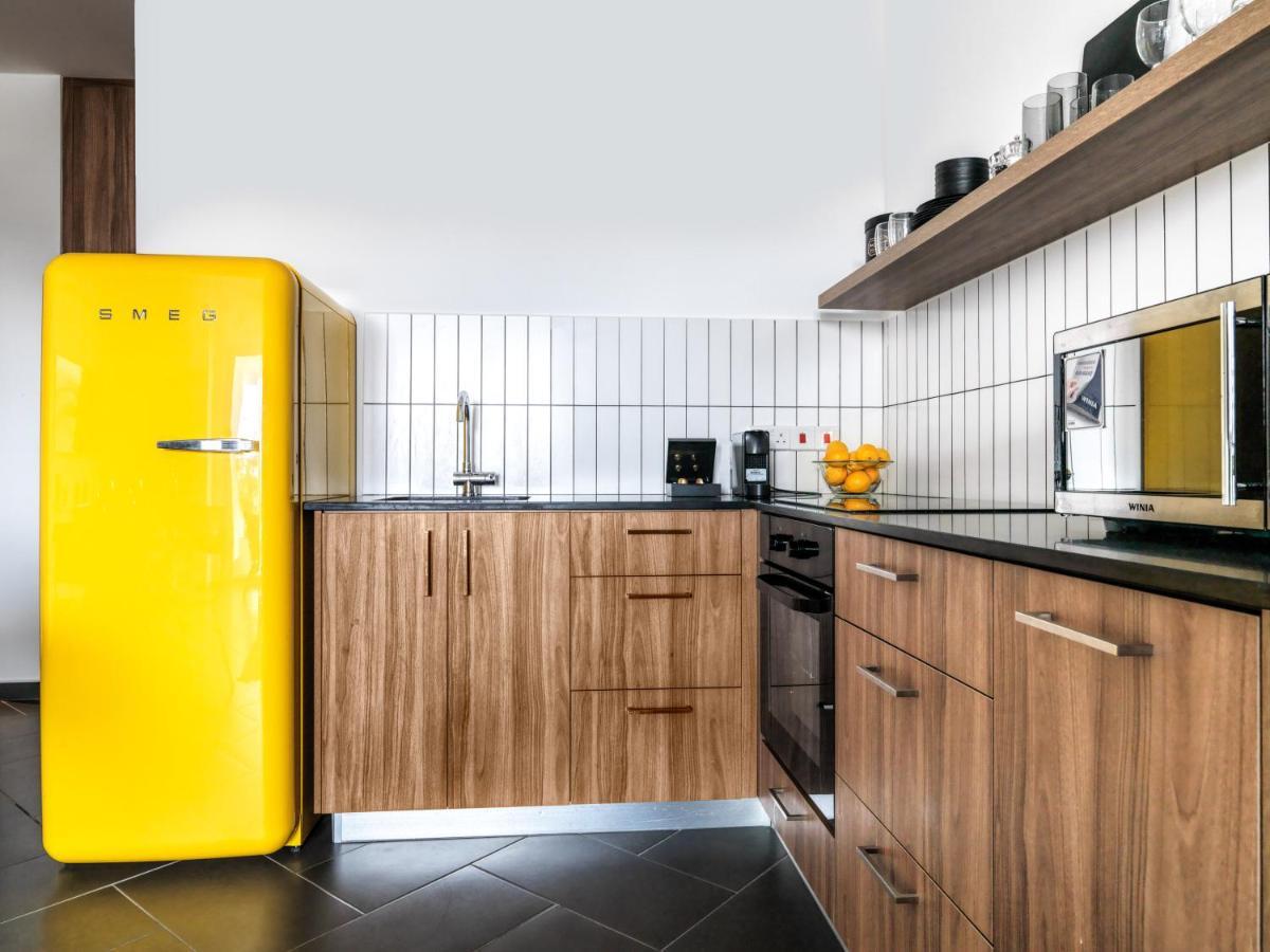 LIV Urban Suites Larnaca Bagian luar foto