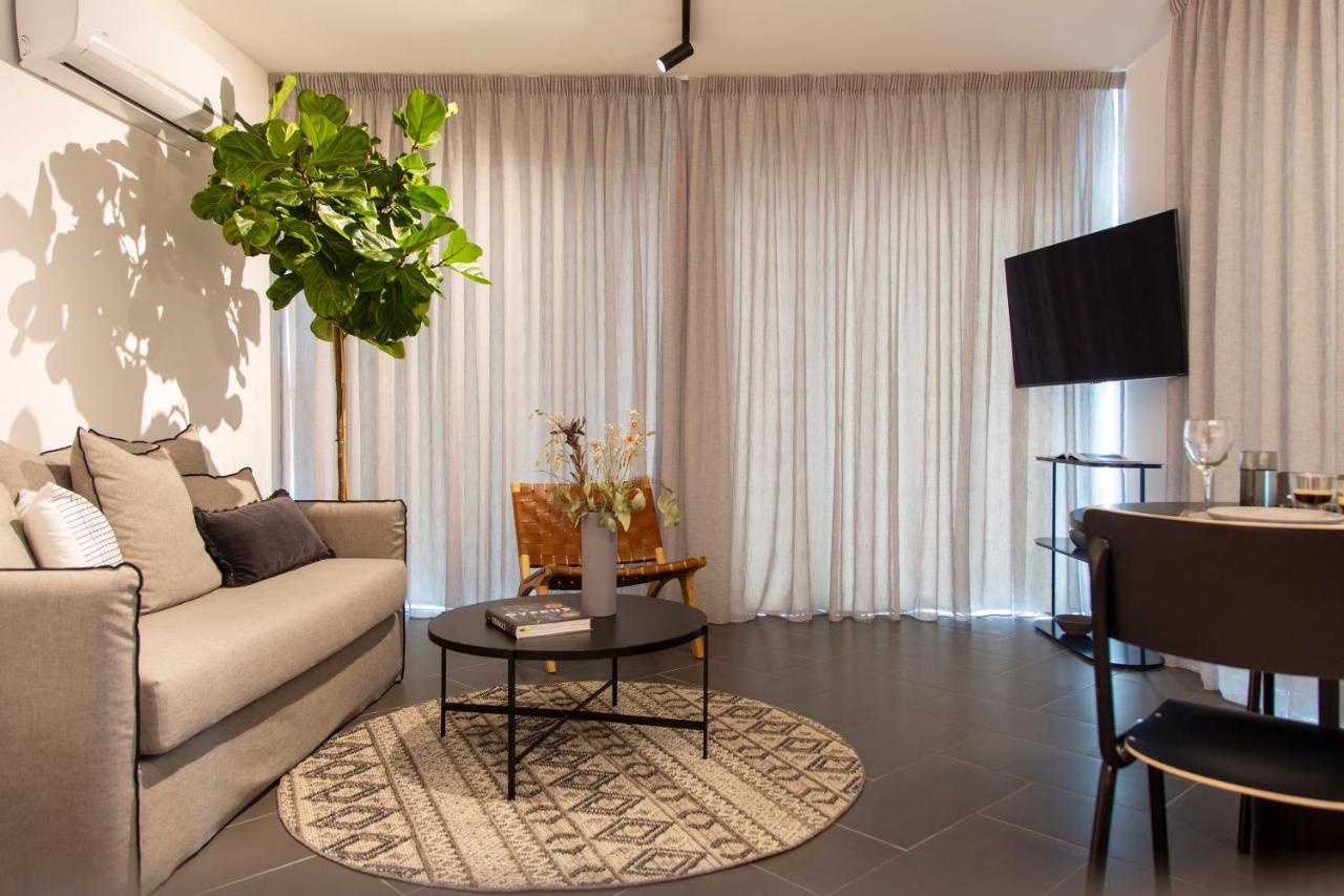 LIV Urban Suites Larnaca Bagian luar foto
