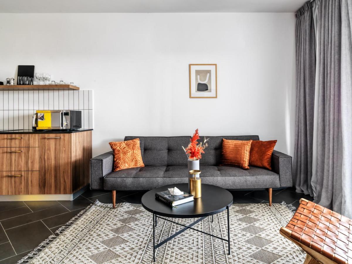 LIV Urban Suites Larnaca Bagian luar foto