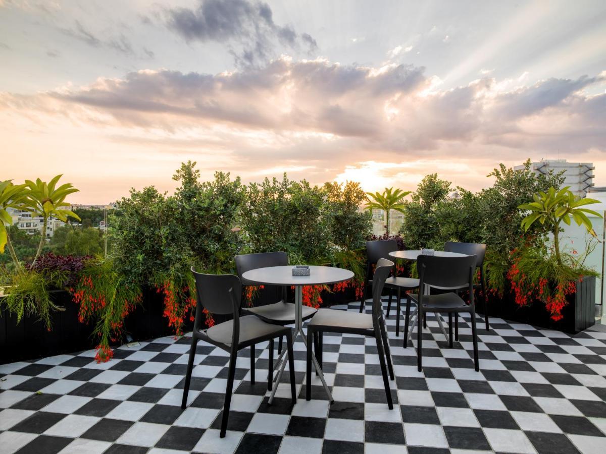 LIV Urban Suites Larnaca Bagian luar foto