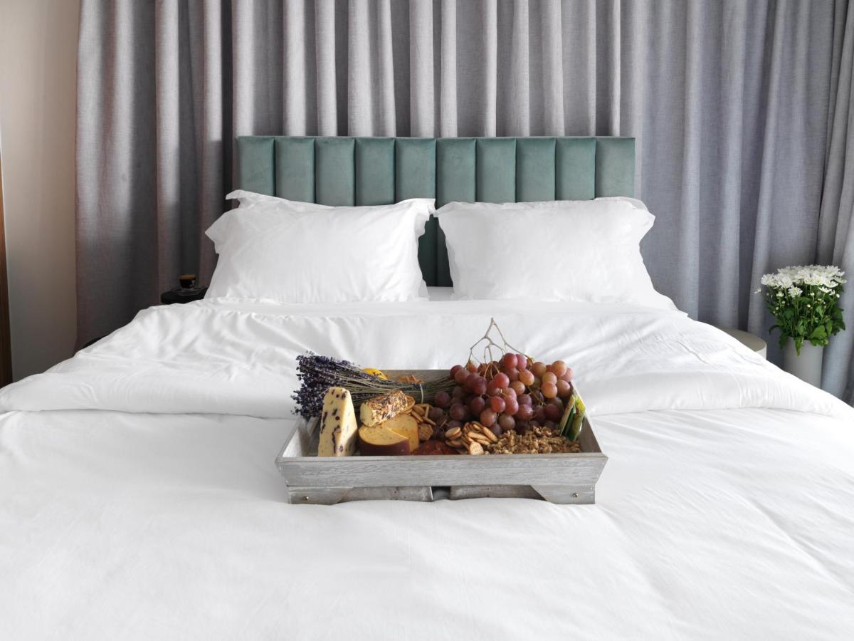 LIV Urban Suites Larnaca Bagian luar foto