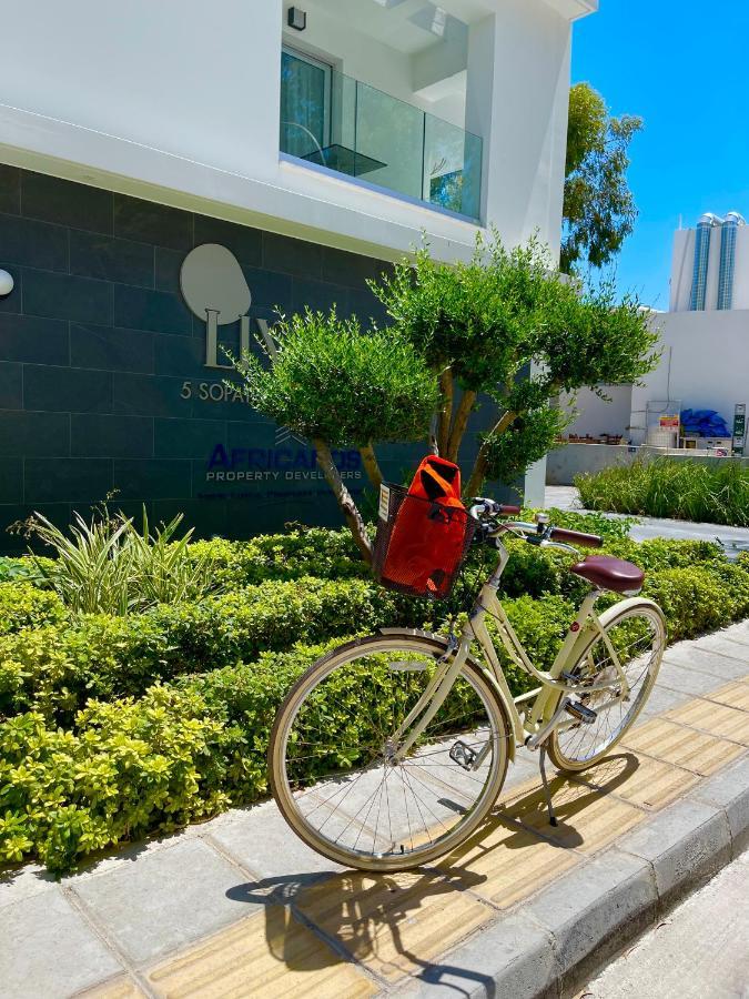 LIV Urban Suites Larnaca Bagian luar foto